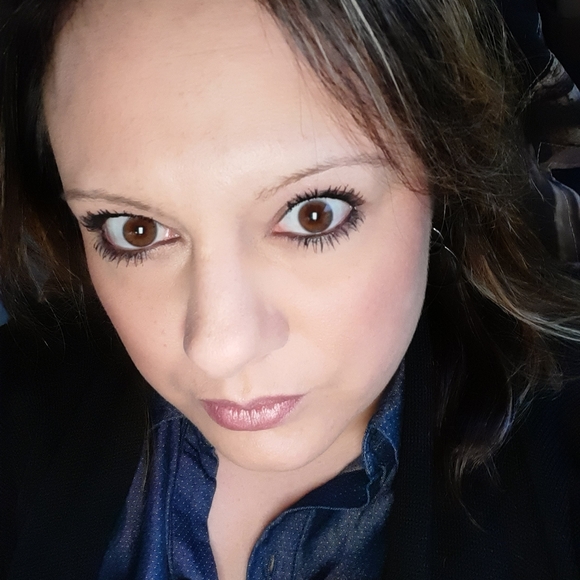 Meet your Posher, Angela - Picture 2 of 4